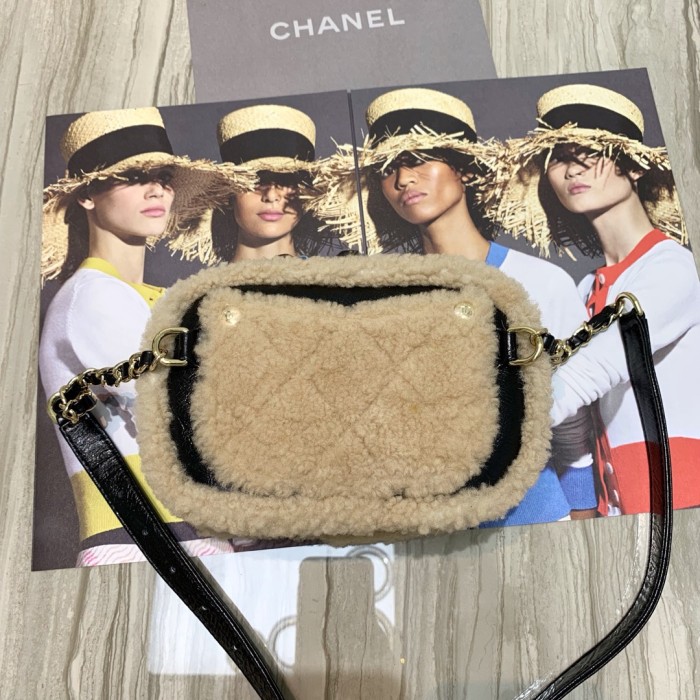  Handbag  Chanel AS0406 size 17 11.5 cm