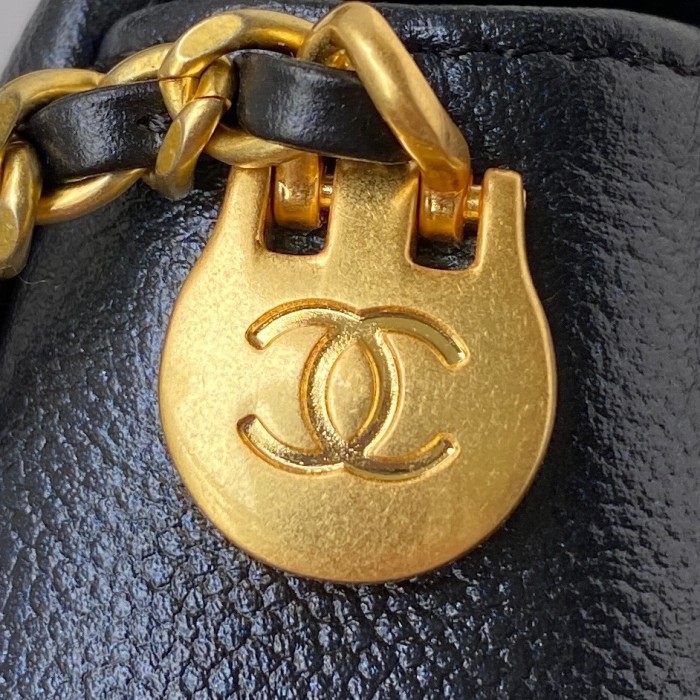  Handbag  Chanel  AS2855  size 19x13x 6 cm