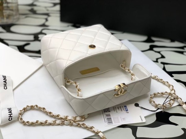  Handbag Chanel size 17×14×8 cm