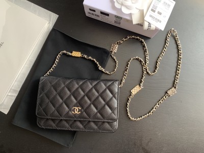  Handbag  Chanel AP2400 size 19 cm