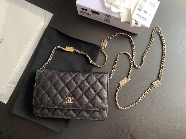  Handbag  Chanel AP2400 size 19 cm