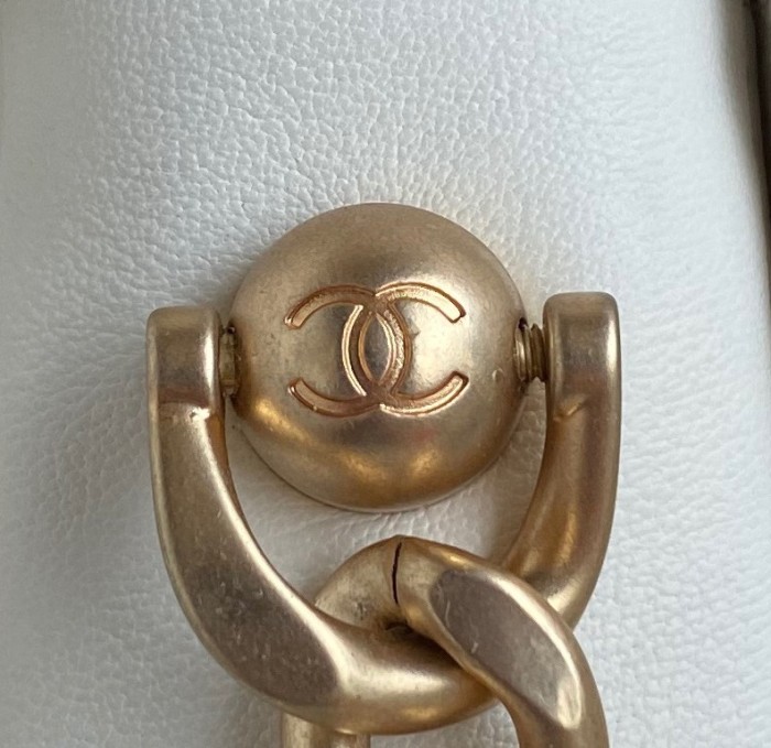  Handbag  Chanel AS2484 size  15*20*6.5 cm 