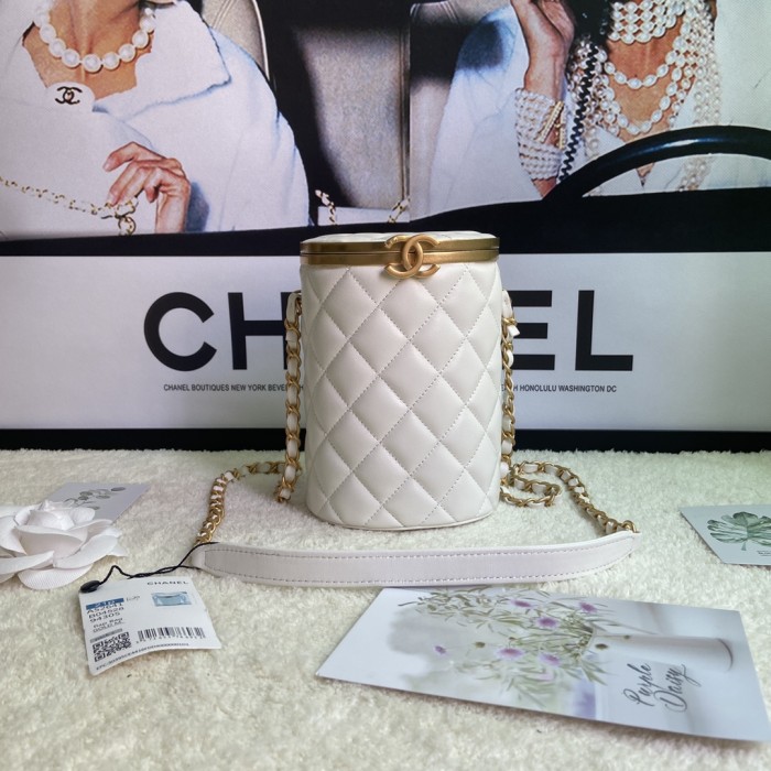  Handbag  Chanel AS2641 size 16x12x10 cm