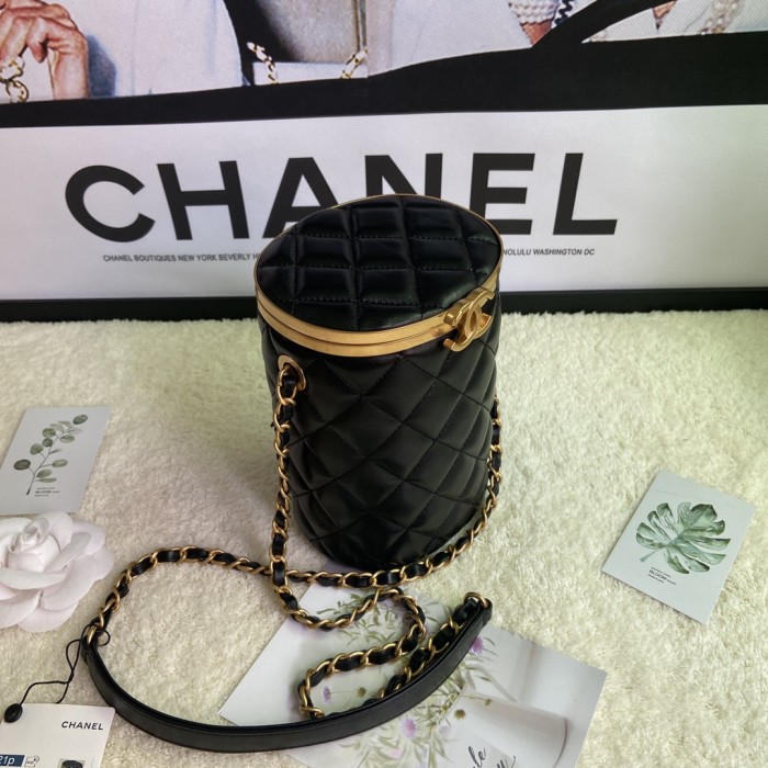  Handbag  Chanel AS2641 size 16x12x10 cm
