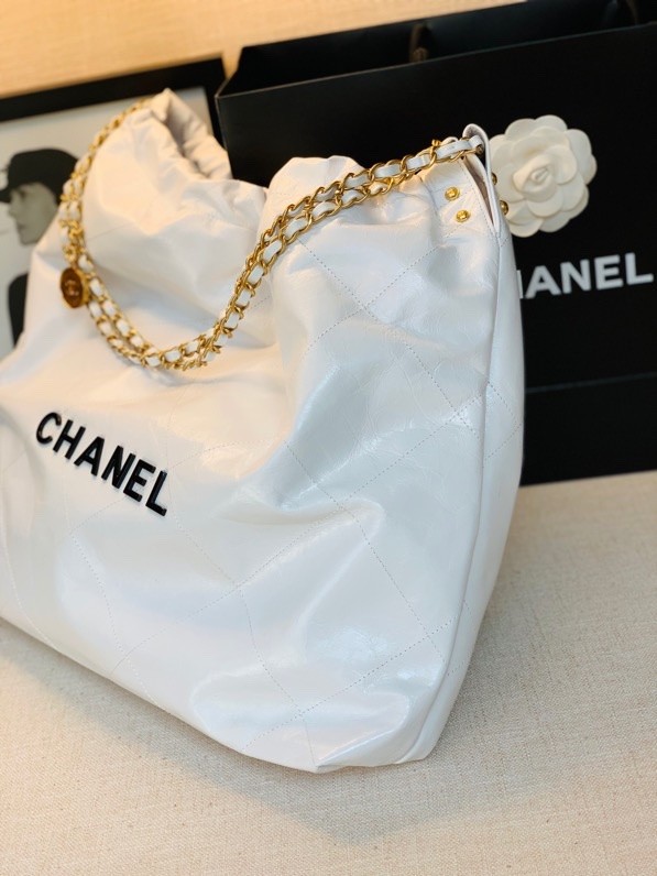 Handbag Chanel  size 43：40：10  Cm