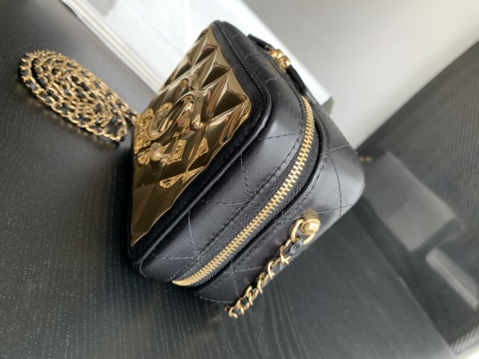  Handbag  Chanel 2389 size 14cmx10cmx6.5 cm