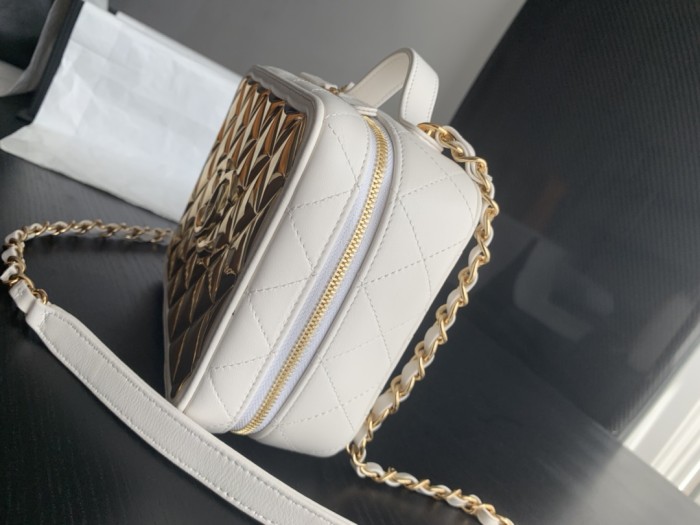  Handbag  Chanel 2900 size  20cmx19cmx9 cm