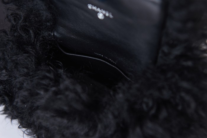  Handbag  Chanel AS2397  size 9-12-5 cm