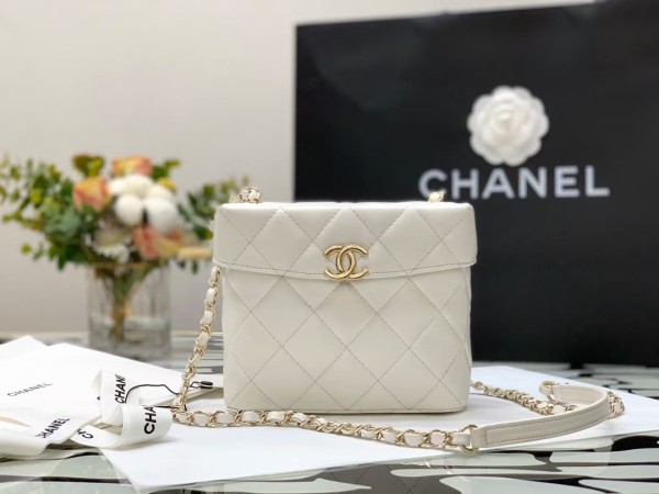  Handbag Chanel size 17×14×8 cm