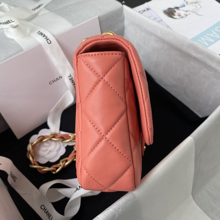  Handbag  Chanel  size 22×5×15.5 cm  