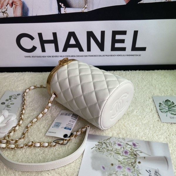  Handbag  Chanel AS2641 size 16x12x10 cm