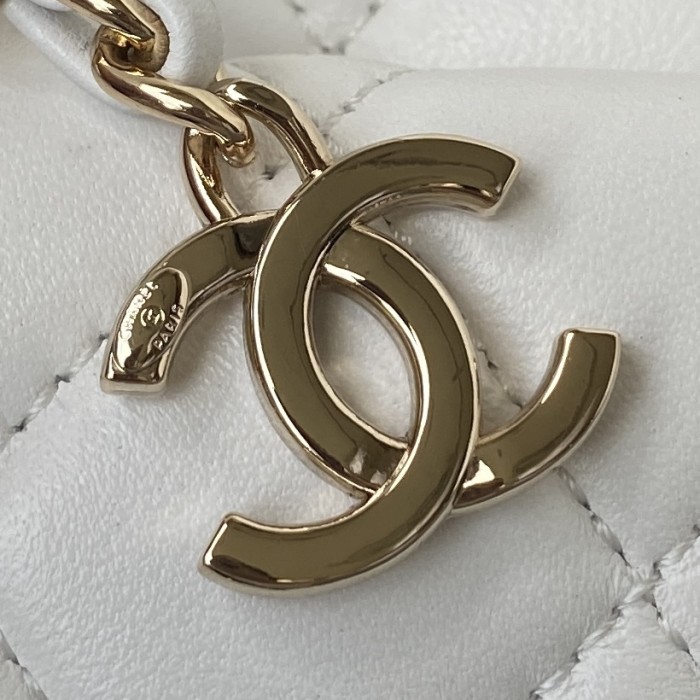  Handbag  Chanel AS2927 size 17×15×6 cm