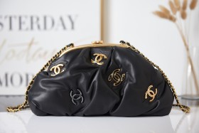  Handbag  Chanel AS2137 size 16 27.5 14 cm