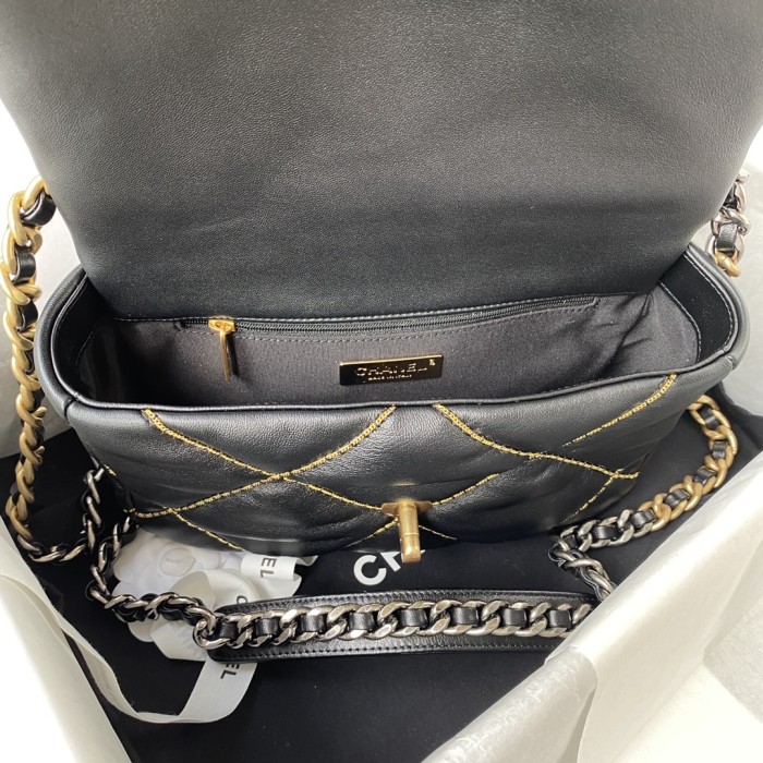 Handbag  Chanel  size 26/30 cm