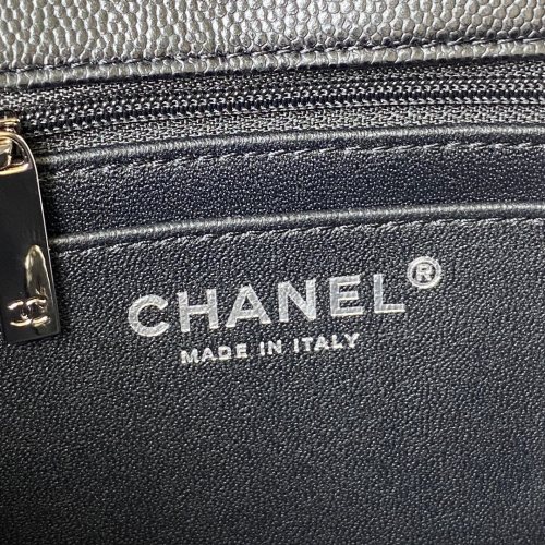 Handbag  Chanel  size 17 cm