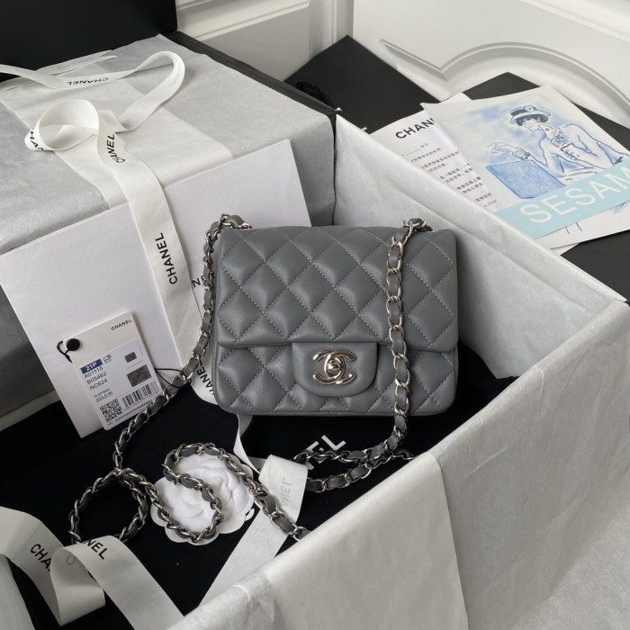 Handbag  Chanel  size 17 cm