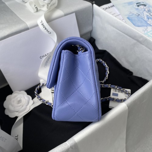  Handbag  Chanel  size  20 cm