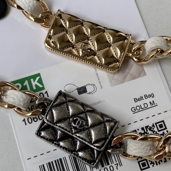  Handbag  Chanel AP2401  size  8X10X3.5 cm 