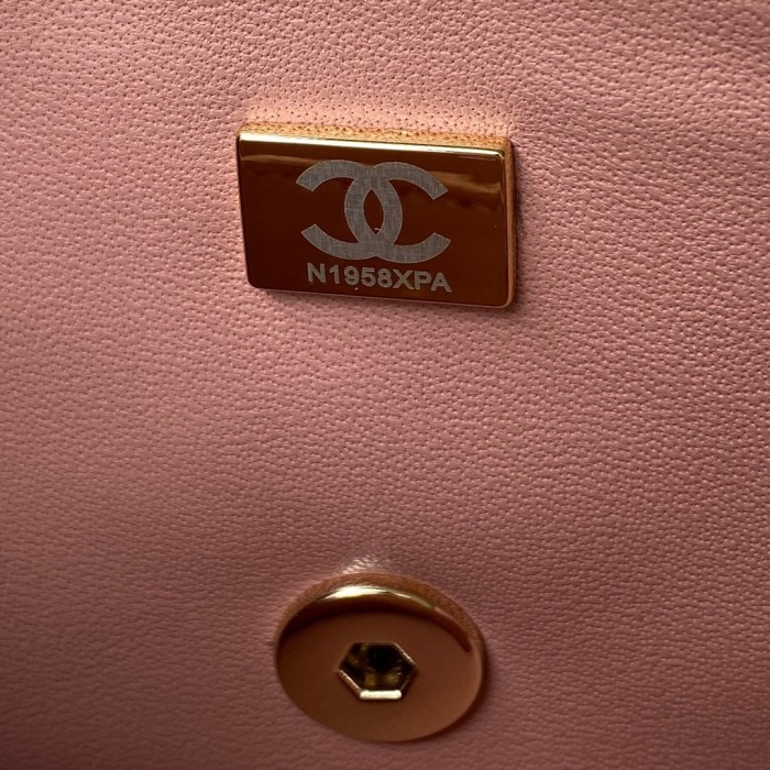  Handbag   Chanel AS2431 size 20x12x6 cm