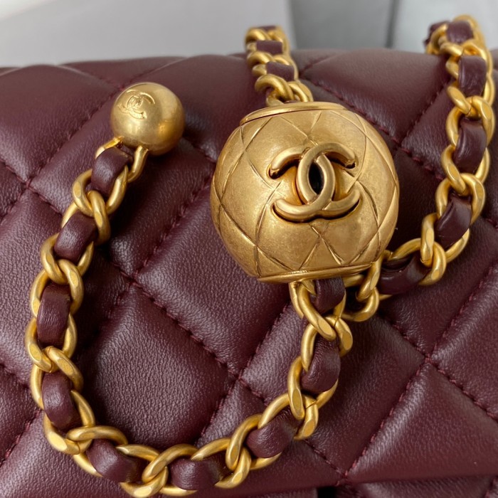  Handbag  Chanel  size 17 cm