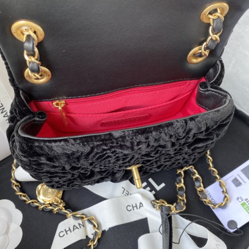  Handbag  Chanel  AS2619 size 14X19X8 cm