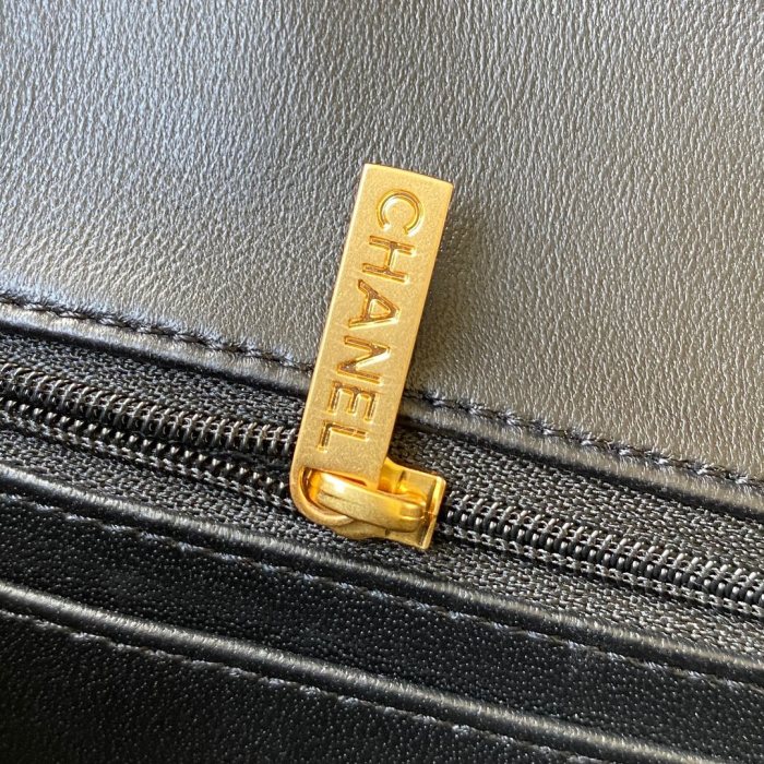  Handbag   Chanel AS2431 size  20x12x6 cm