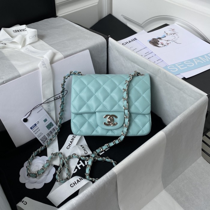  Handbag  Chanel size 17 cm