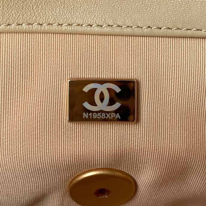  Handbag  Chanel  size 26 cm