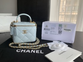  Handbag Chanel  size 17.5cmx10cmx8 cm