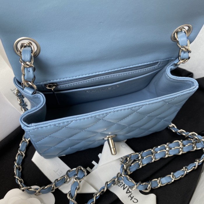  Handbag  Chanel  size  17 cm