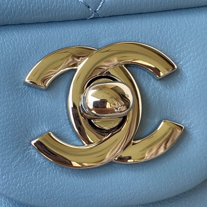  Handbag  Chanel  size  17 cm