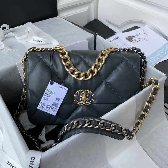  Handbag  Chanel  size  30 cm