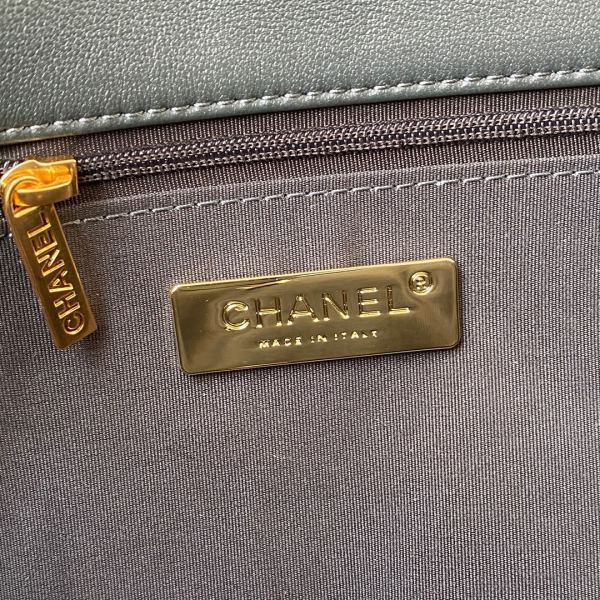  Handbag  Chanel  size  30 cm