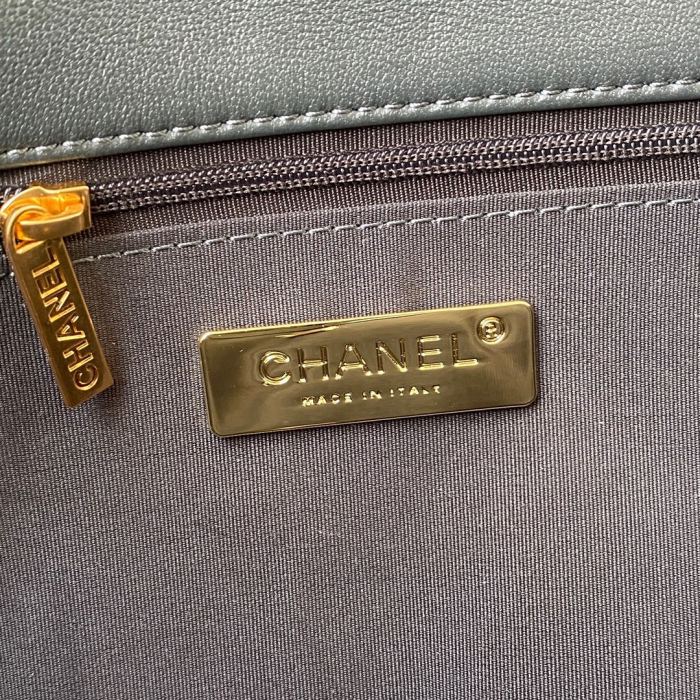  Handbag  Chanel  size  30 cm