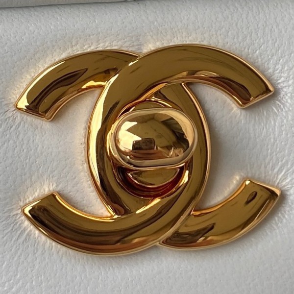  Handbag  Chanel  A01112 size  15.5x25.5x6.5 cm