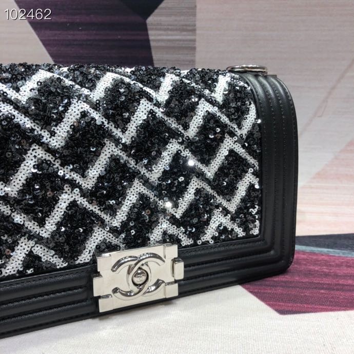 Handbag  Chanel 67086  size 15×25×9 cm