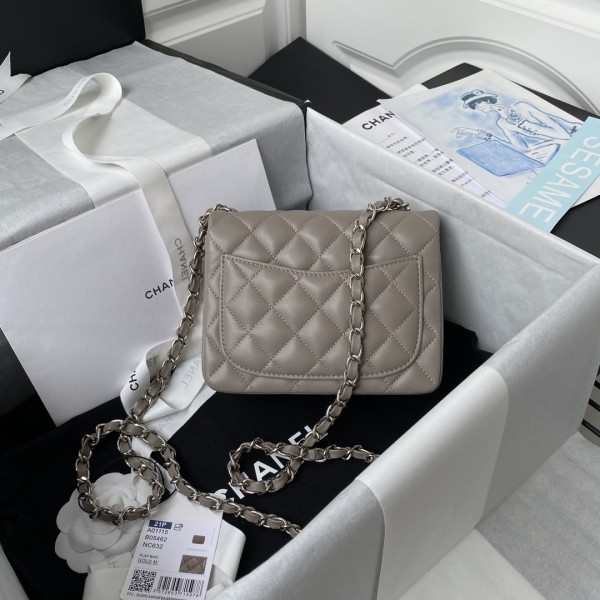  Handbag Chanel  size  17 cm 