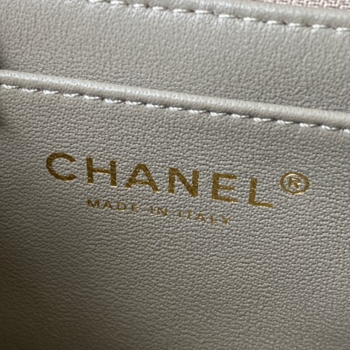  Handbag Chanel  size  17 cm