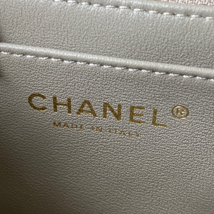  Handbag Chanel  size  17 cm