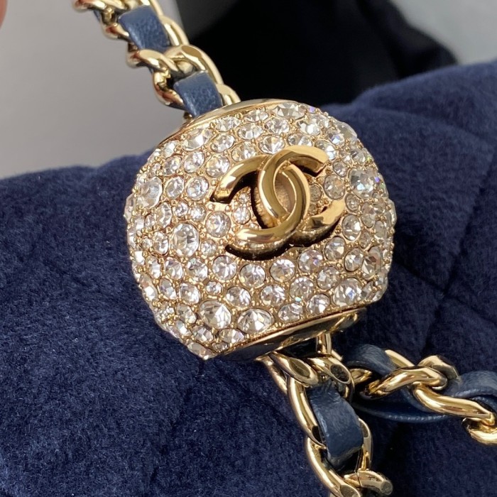  Handbag  Chanel  size  20x13x7 cm