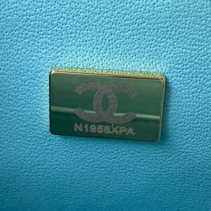  Handbag  Chanel  size 17 cm