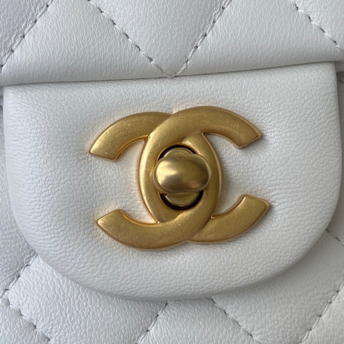  Handbag   Chanel AS2431  size  20x12x6 cm