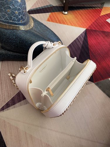  Handbag  Chanel 93343 size  21 cm