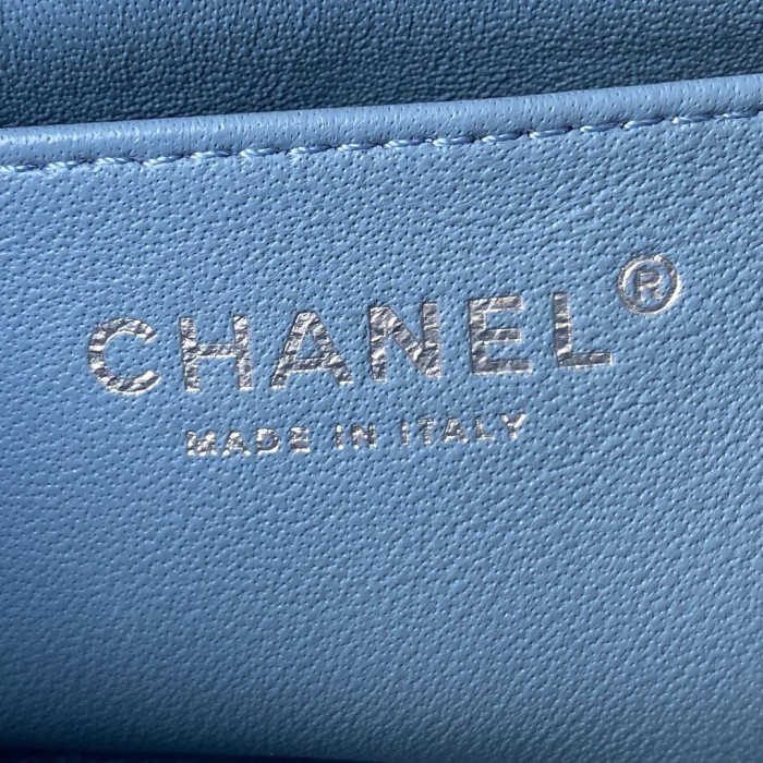  Handbag  Chanel  size  17 cm