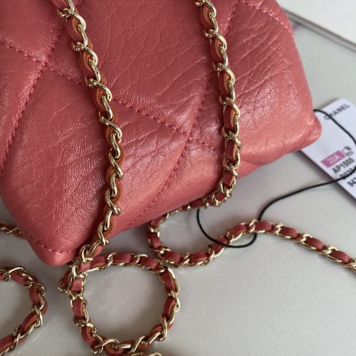  Handbag  Chanel  size  10×12×5 cm