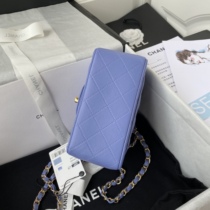  Handbag Chanel  size  17 cm