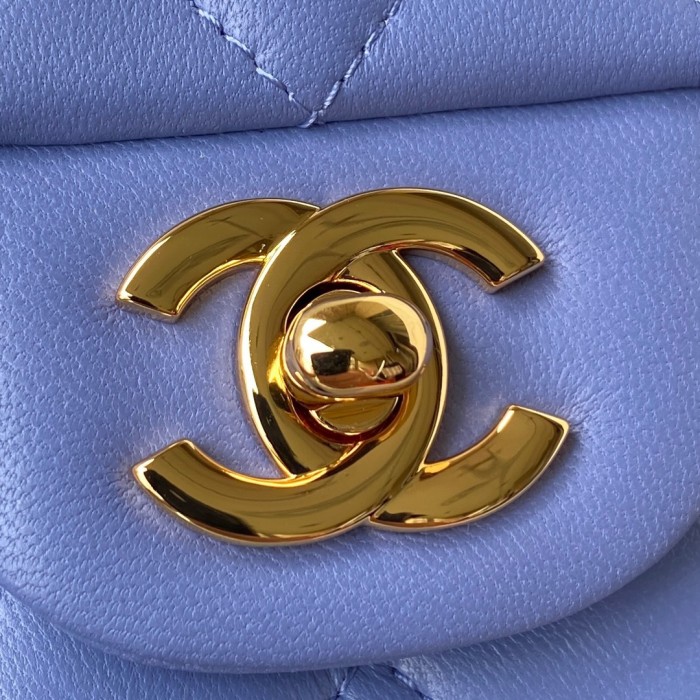  Handbag Chanel  size  17 cm
