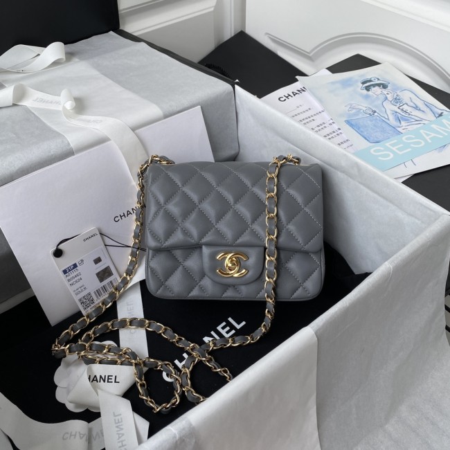 Handbag  Chanel  size  17 cm