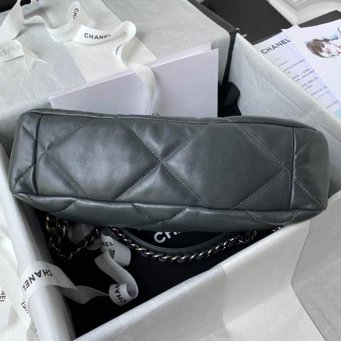  Handbag  Chanel  size  30 cm