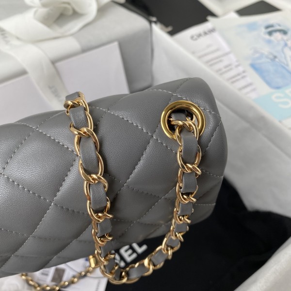 Handbag  Chanel  size  17 cm